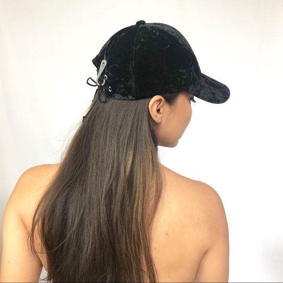 • BCBG Crush Velvet Hat • - Picture 3 of 8